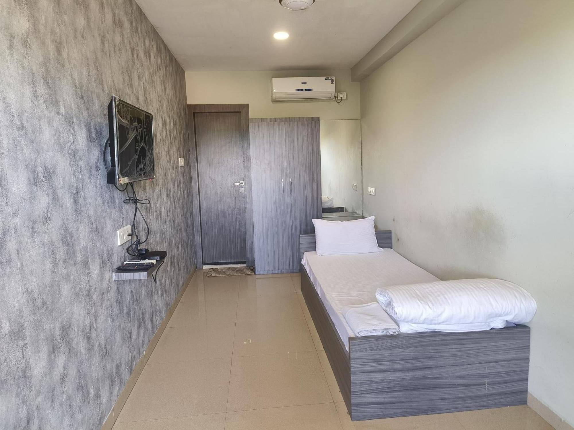 Hotel Royal Retreat Sambalpur Esterno foto