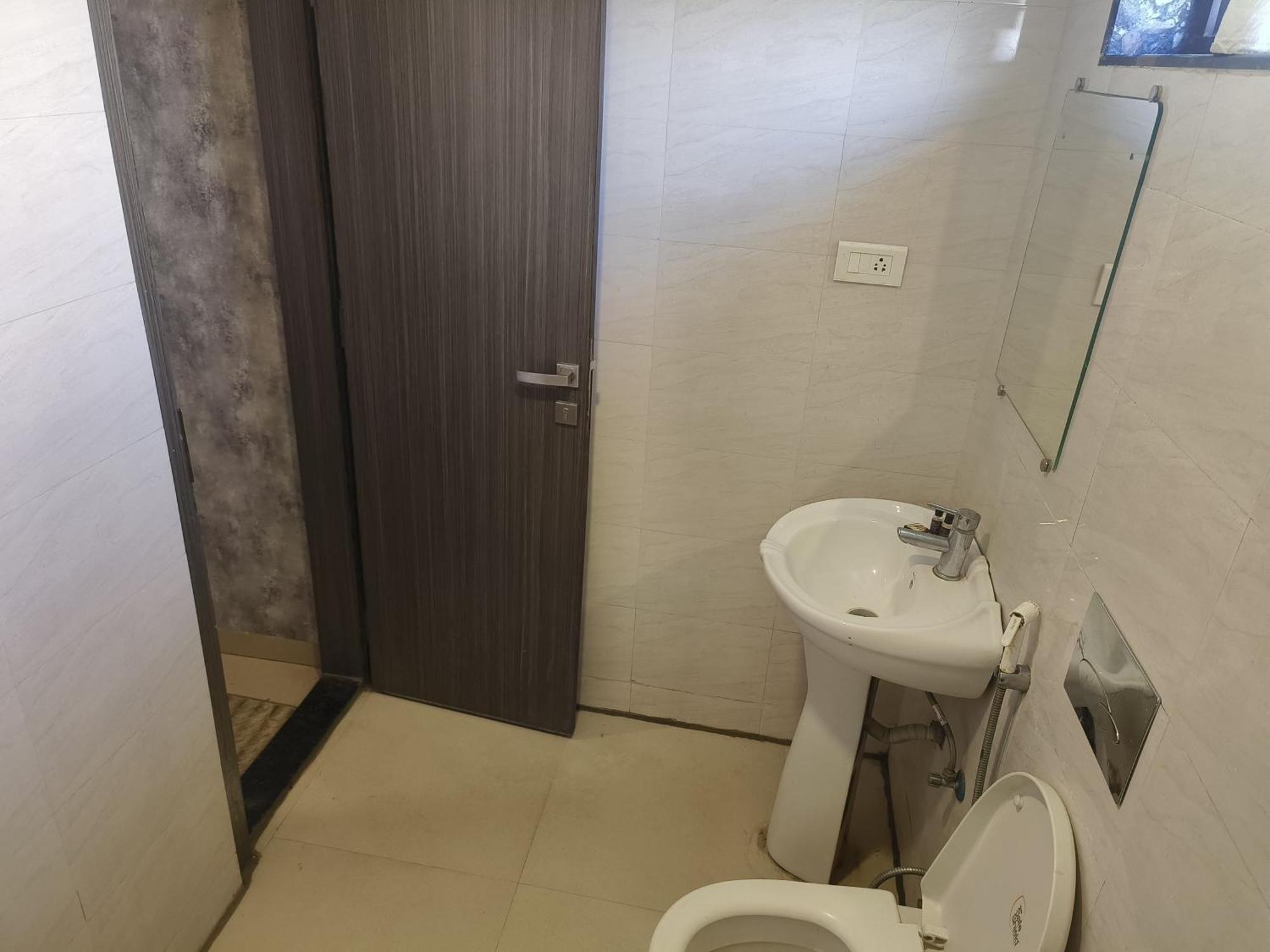 Hotel Royal Retreat Sambalpur Esterno foto