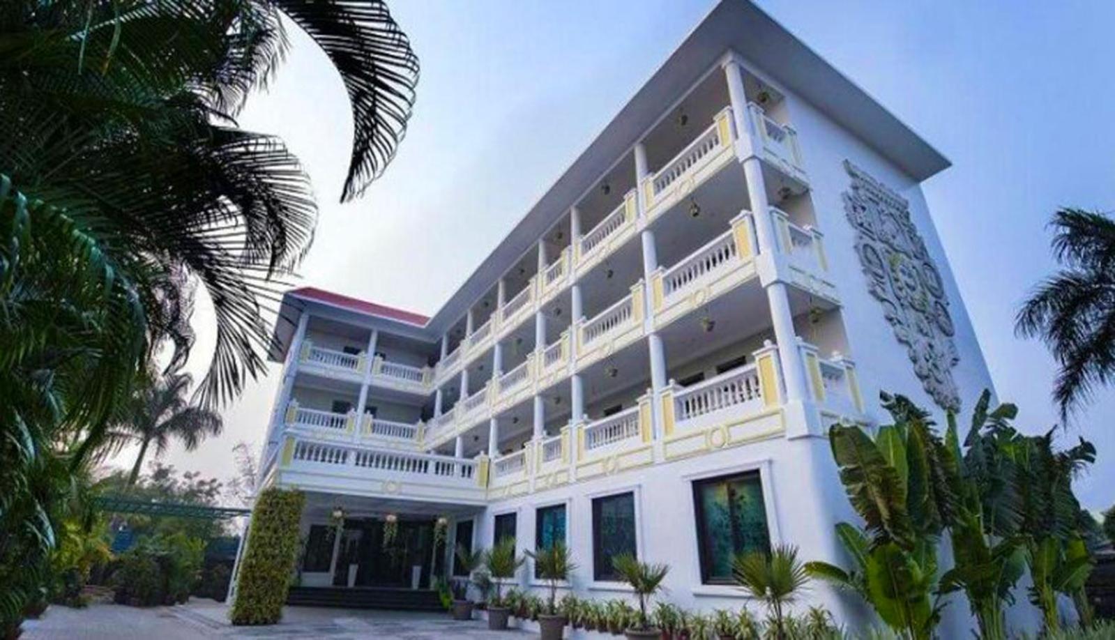 Hotel Royal Retreat Sambalpur Esterno foto