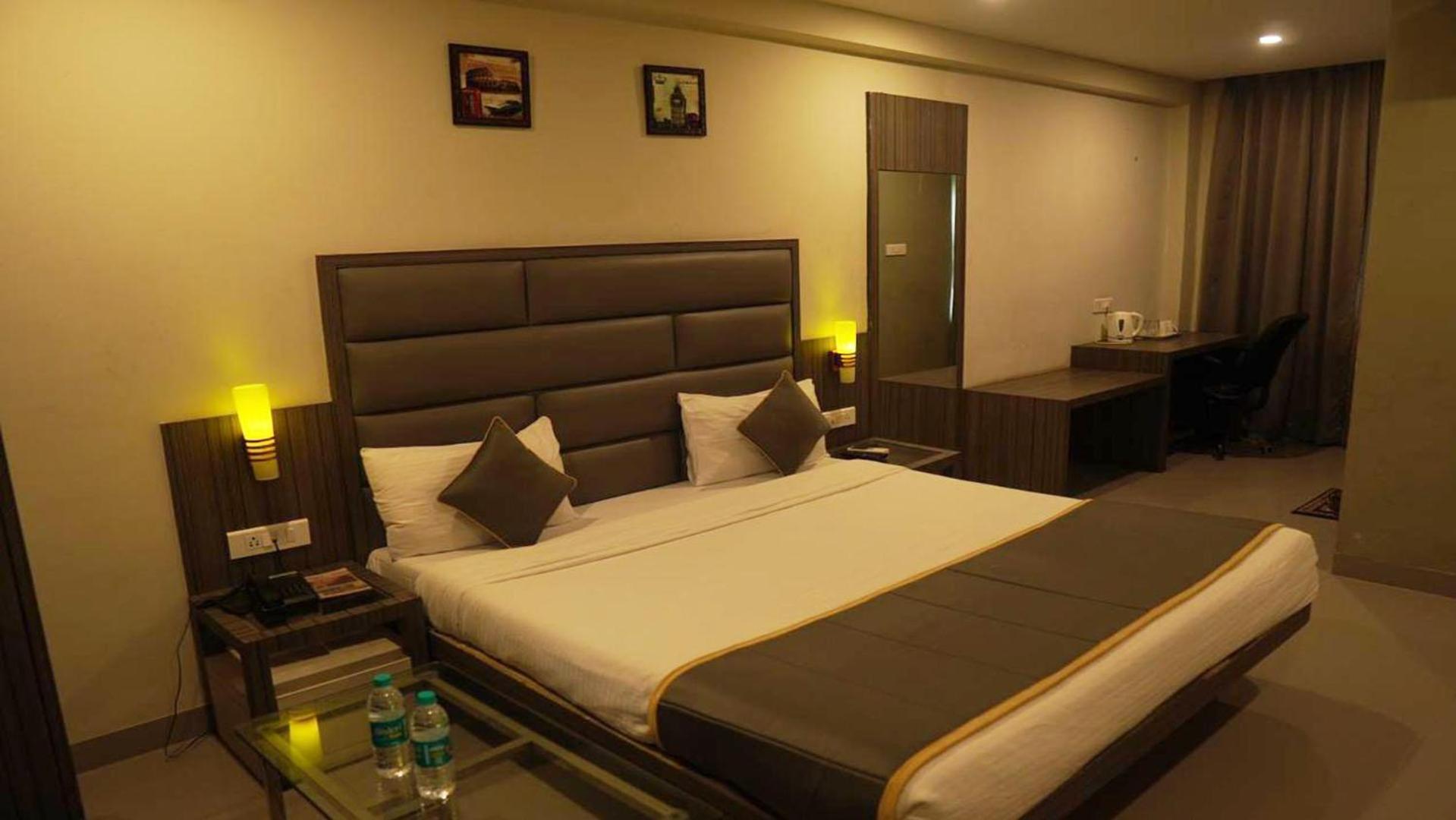 Hotel Royal Retreat Sambalpur Esterno foto