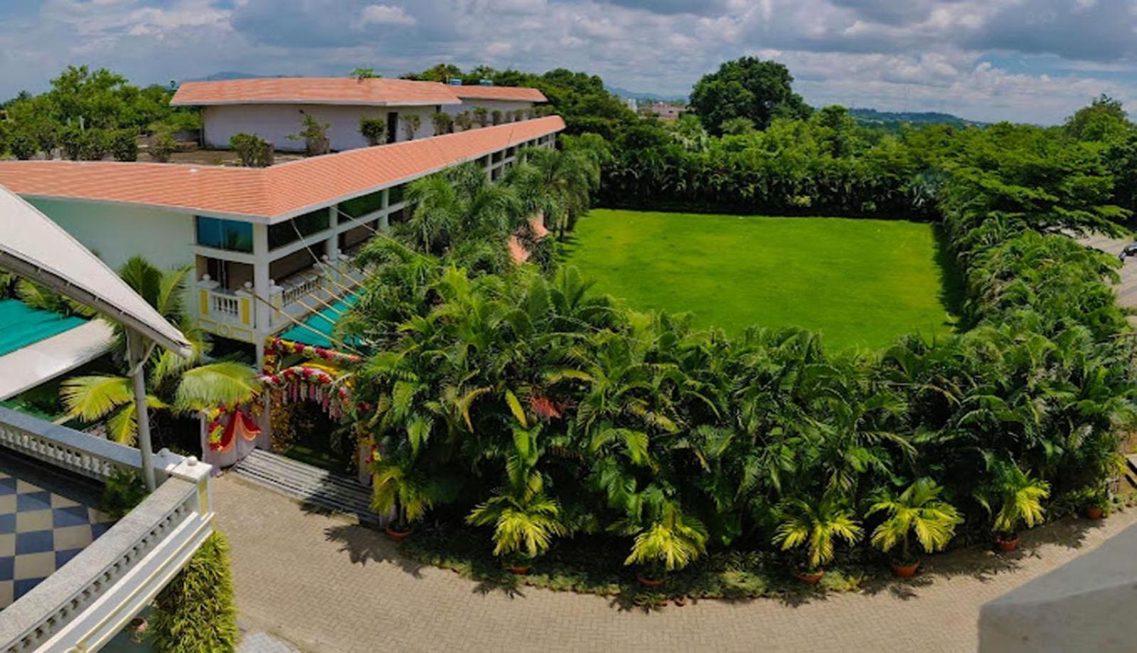 Hotel Royal Retreat Sambalpur Esterno foto