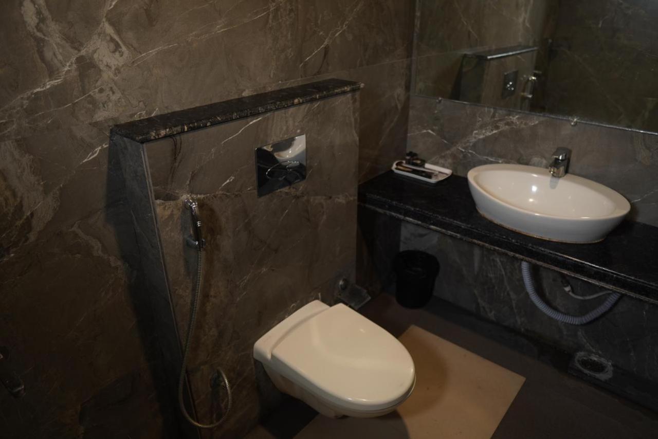 Hotel Royal Retreat Sambalpur Esterno foto