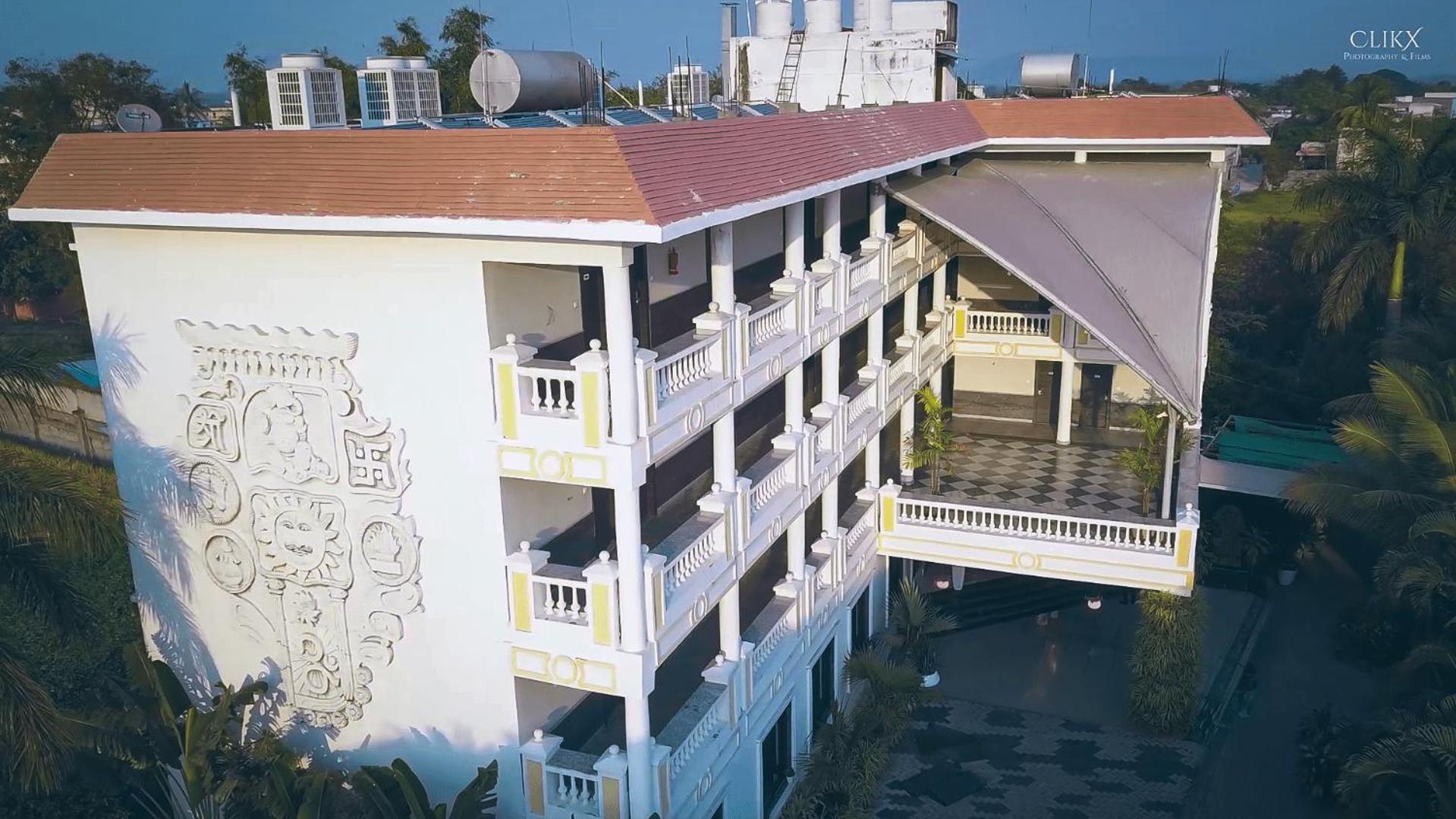 Hotel Royal Retreat Sambalpur Esterno foto